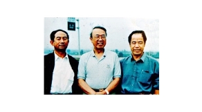 楊金泉、劉俊謙與聯(lián)合國副秘書長的合影